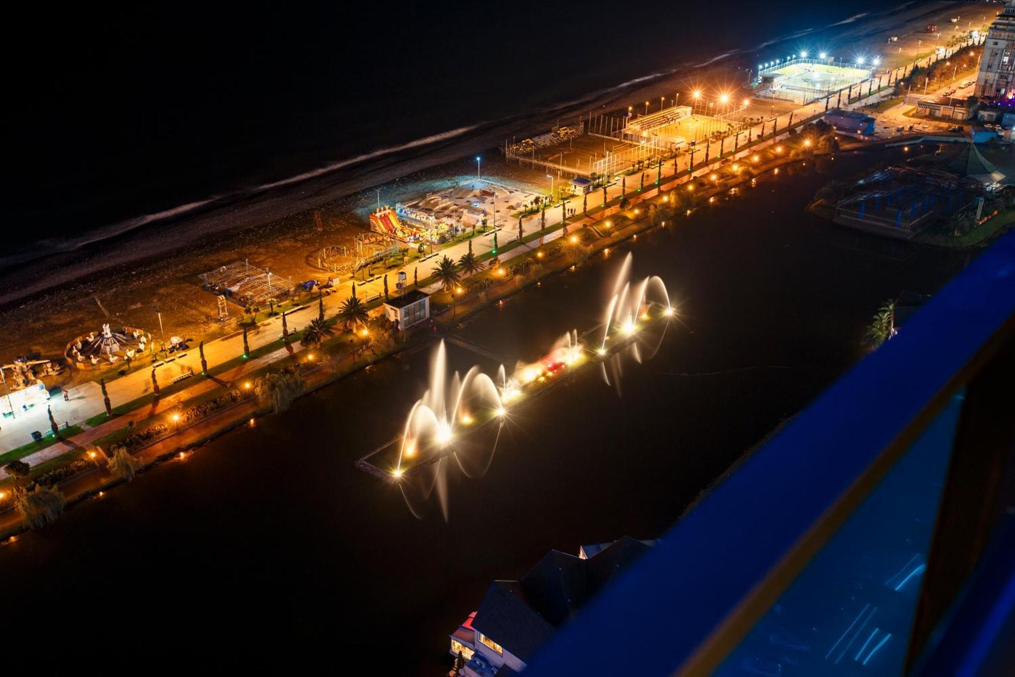 P A N O R A M A A P R T H T E L Orbi With Sea View Hotel Batoemi Buitenkant foto