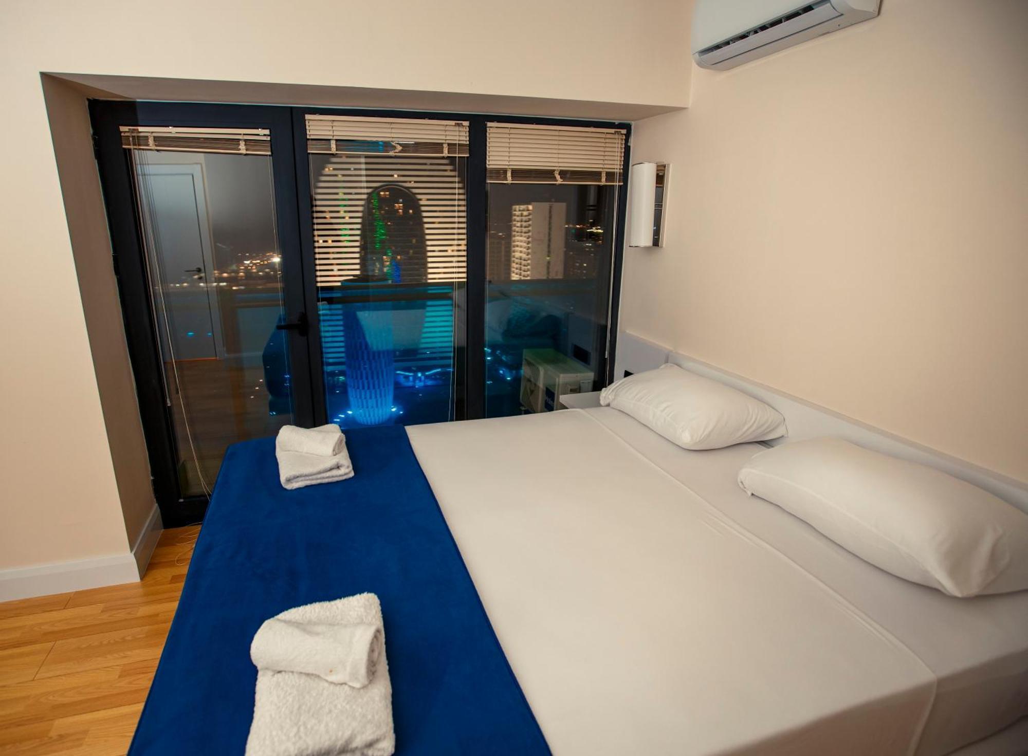 P A N O R A M A A P R T H T E L Orbi With Sea View Hotel Batoemi Buitenkant foto